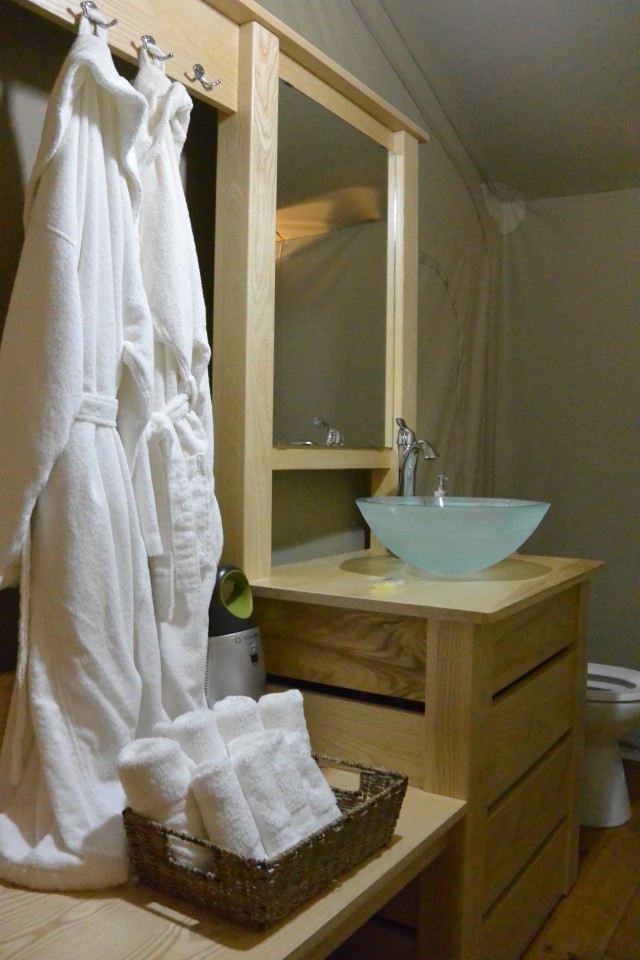 Icing on the cake? A separate zipped where guests will find bath robes, flush toilet, and sink with hot and cold water. 